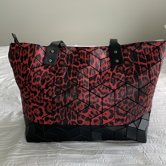 PATRIZIA LUCA Tote Bag Two-Tone Cheetah Red Matte Black Slanted Square Geometric - Picture 2 of 16